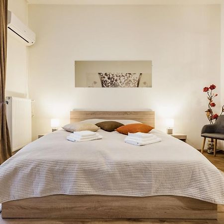 Ferienwohnung Downtown Charm With Balcony And Garden View Budapest Exterior foto