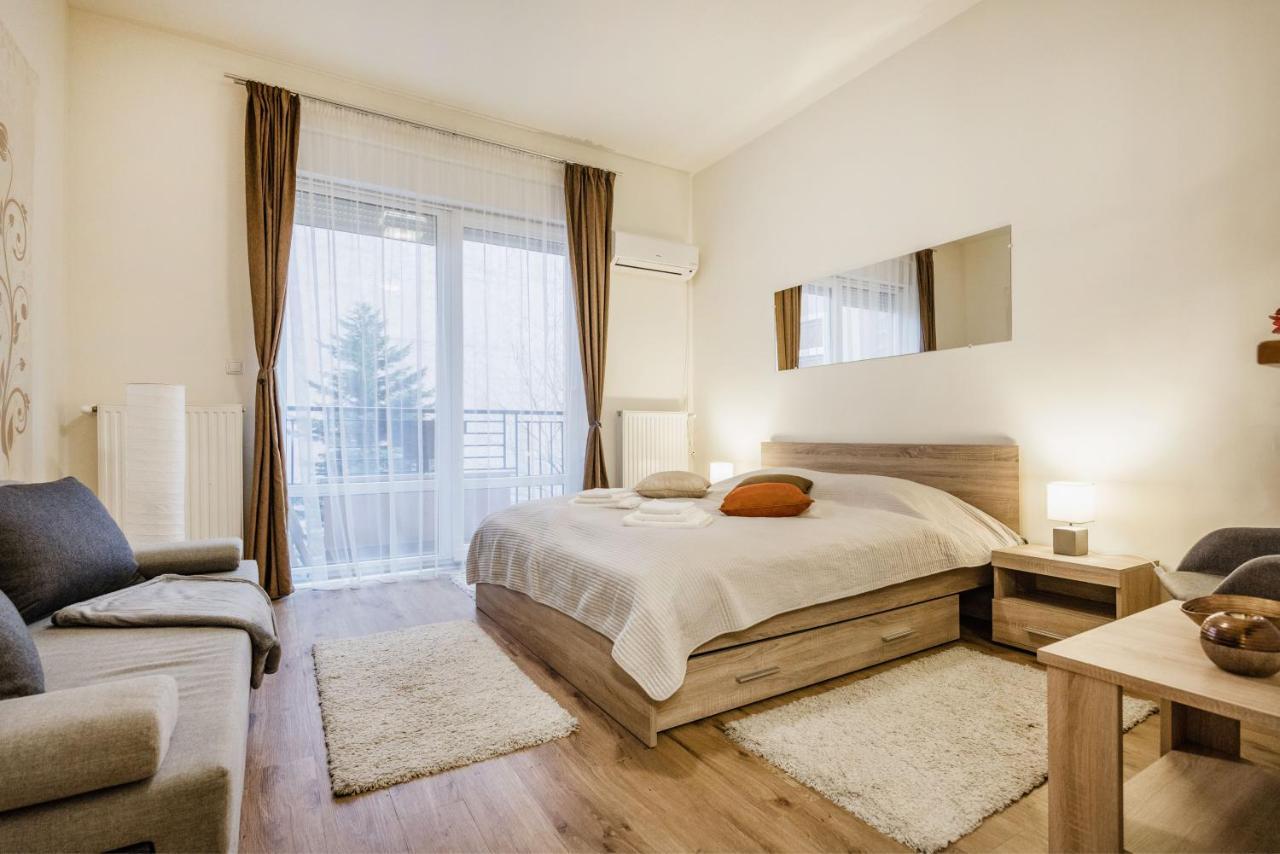 Ferienwohnung Downtown Charm With Balcony And Garden View Budapest Exterior foto