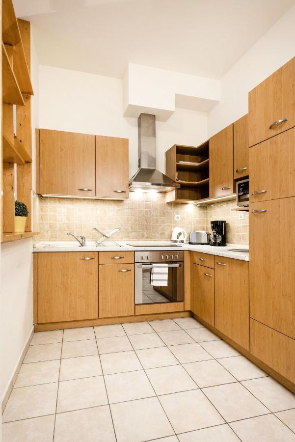 Ferienwohnung Downtown Charm With Balcony And Garden View Budapest Exterior foto