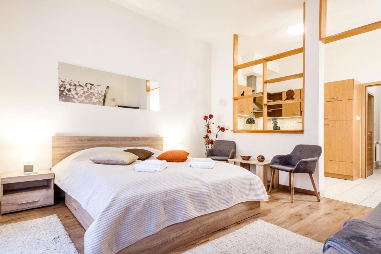Ferienwohnung Downtown Charm With Balcony And Garden View Budapest Exterior foto