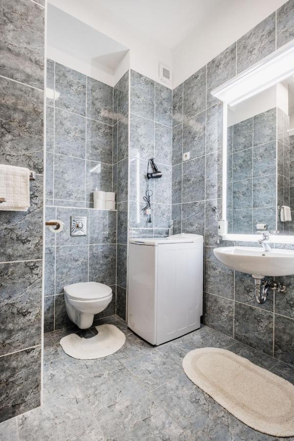 Ferienwohnung Downtown Charm With Balcony And Garden View Budapest Exterior foto